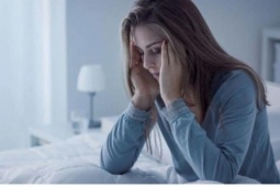 Thức dậy đau đầu sau khi ngủ máy lạnh, nguyên nhân từ đâu?