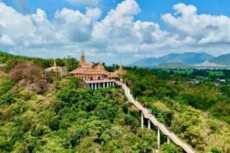 Tà Pạ - ngôi chùa lơ lửng giữa mây ngàn ở vùng Bảy Núi, An Giang