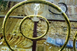 Tối 29-4, giá giảm tiếp, người mua vàng SJC, vàng nhẫn 1 tháng qua lỗ 15 triệu đồng