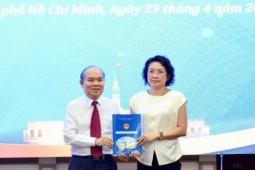 TPHCM: trao quyết định thôi việc theo nguyện vọng cho 2 Phó Giám đốc Sở