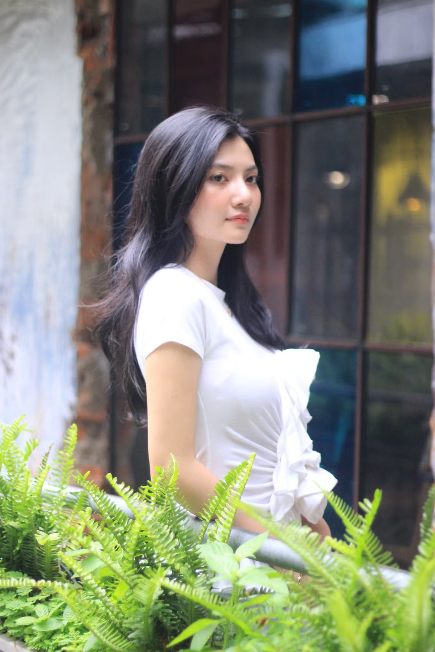 Sa là nhân vật khác biệt so với những vai Nhật Ý từng đảm nhận trước đó. Để nhập vai, cô phải học điệu múa Apsara, rèn cách di chuyển và kiểm soát hình thể để trở nên xa lạ với chính mình. Những biểu cảm gương mặt cũng được tập luyện theo hướng quái dị, bí ẩn.