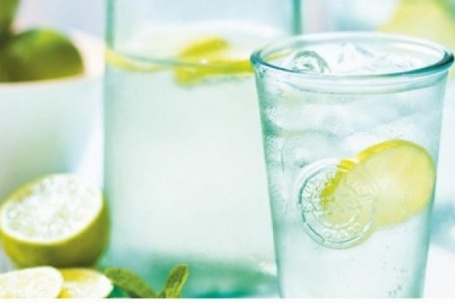 Bí quyết chọn đồ uống giúp “đánh bay” cảm giác say xe