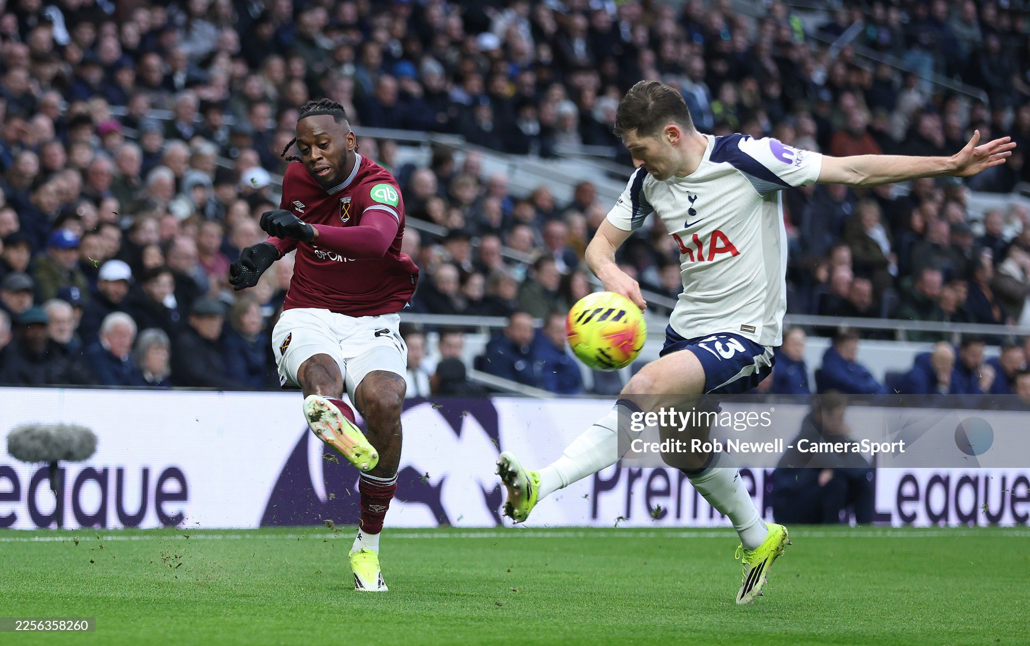 West Ham và Tottenham phải tranh vé trụ hạng