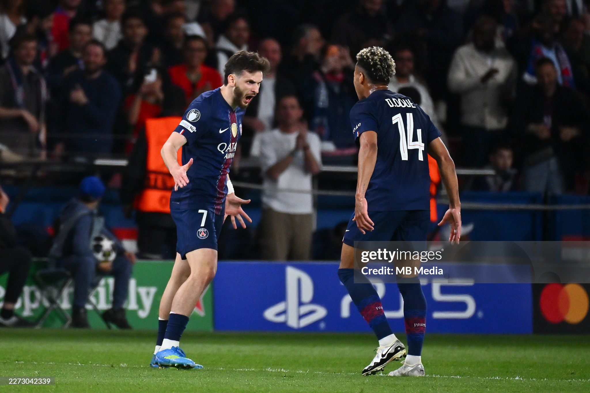 Tuy nhiên, PSG sớm có lời đáp trả với bàn gỡ hoà của Kvaratskhelia&nbsp;