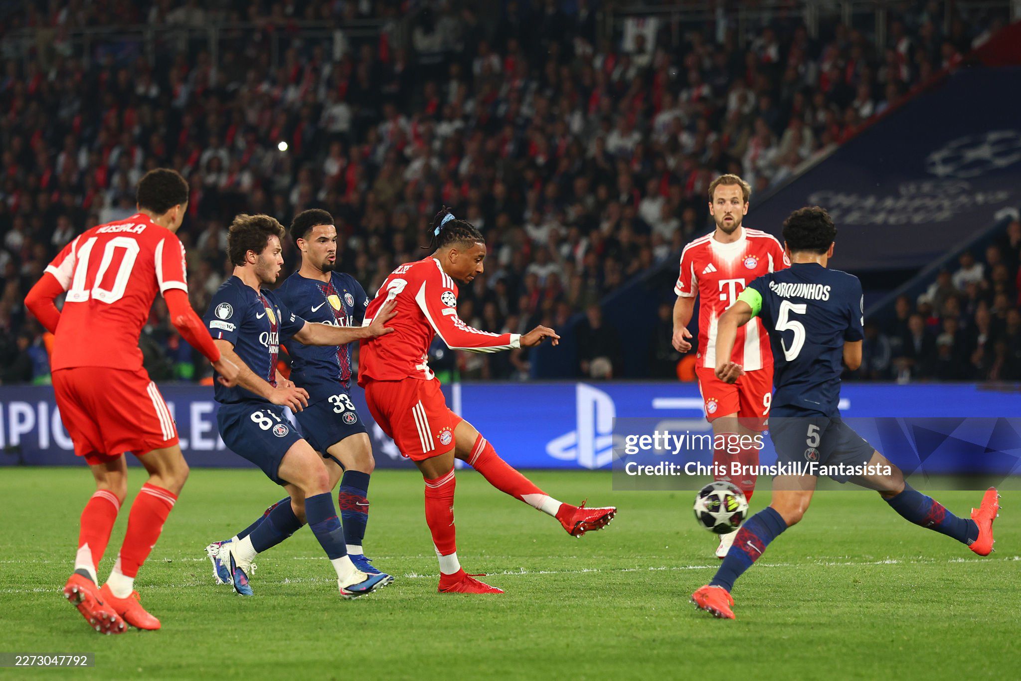 Trận đấu tiếp tục trở nên hấp dẫn khi Olise đem về bàn gỡ hoà cho Bayern Munich