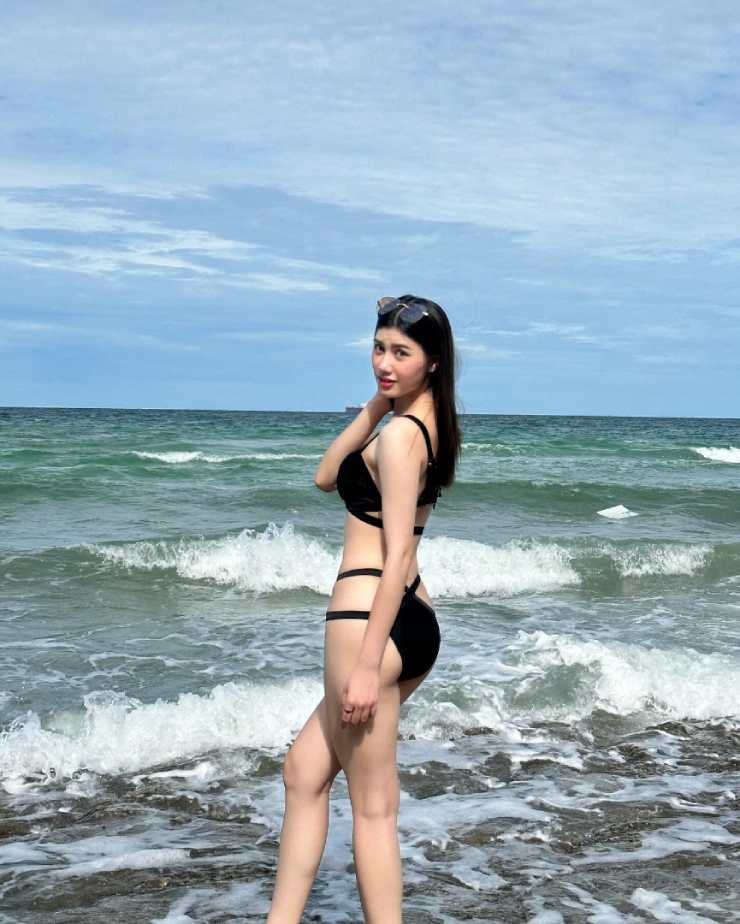 Mỹ nhân bóng chuyền đẹp như người mẫu, gây rạo rực với áo xuyên thấu bikini - 4