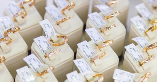 Giá vàng hôm nay 29/4: Lao dốc không phanh