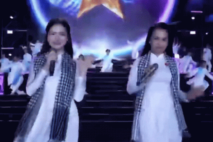 Hòa Minzy được khen khi hát lời mới 'Người Việt mình thương nhau' sau tranh luận