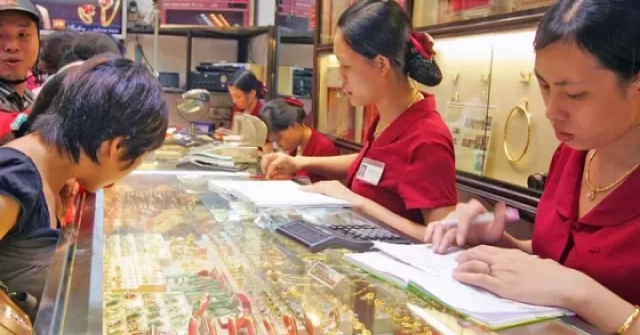 Giá vàng đồng loạt giảm rất mạnh