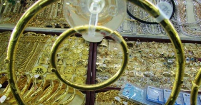 Tối 29-4, giá giảm tiếp, người mua vàng SJC, vàng nhẫn 1 tháng qua lỗ 15 triệu đồng