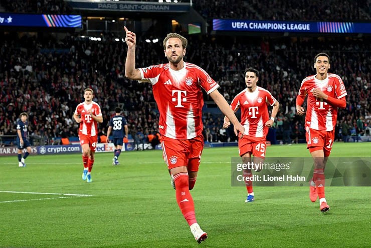 Kane duy trì phong độ cao