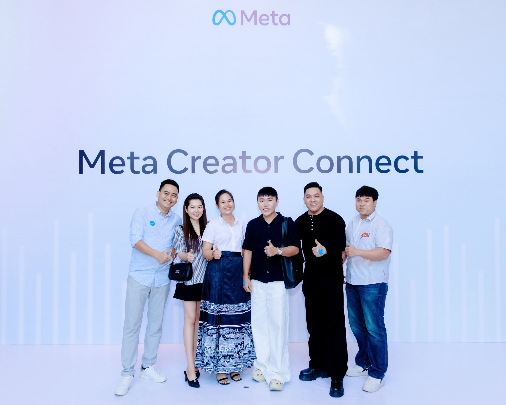 Anh Đức Khanh (bên trái) cùng các đối tác trong sự kiện của Meta tổ chức