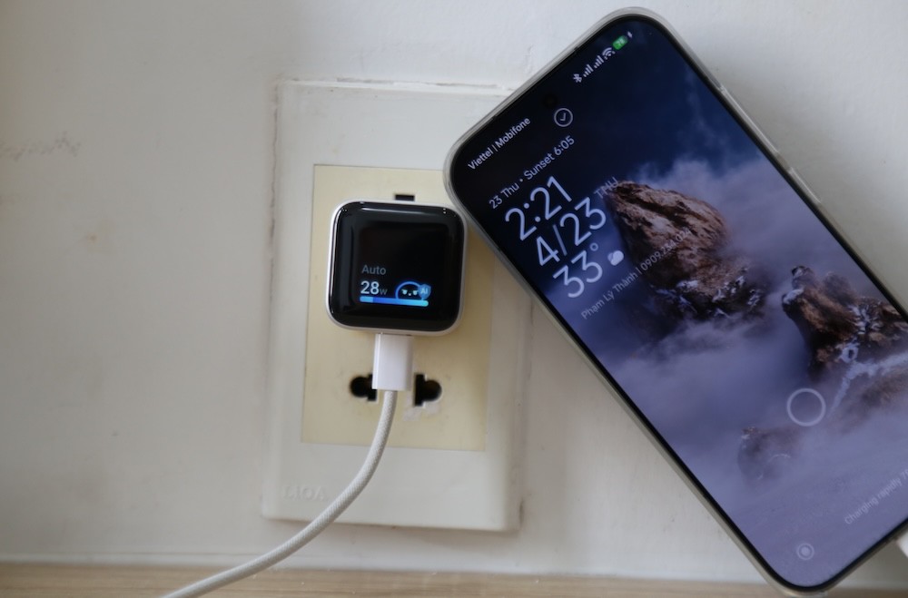 Trải nghiệm sạc&nbsp;với iPhone 16 Pro và Xiaomi 17.