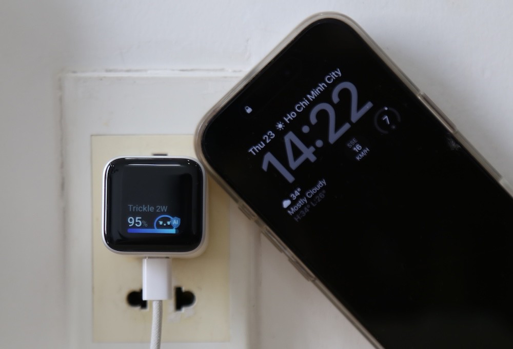 Trải nghiệm sạc&nbsp;với iPhone 16 Pro và Xiaomi 17.