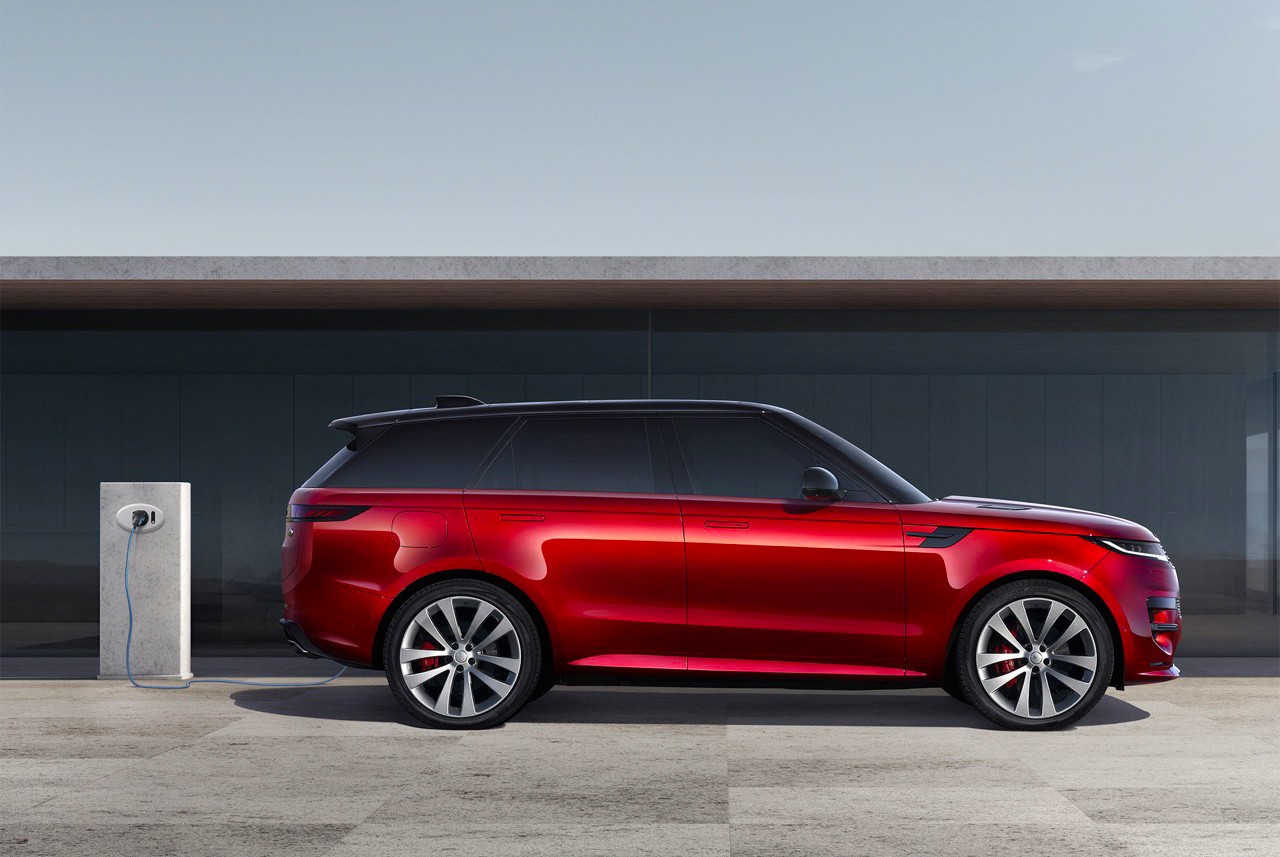 Động cơ xăng: Phiên bản P360, động cơ I6, dung tích 3.0L mild-hybrid (MHEV), cho công suất 360PS.