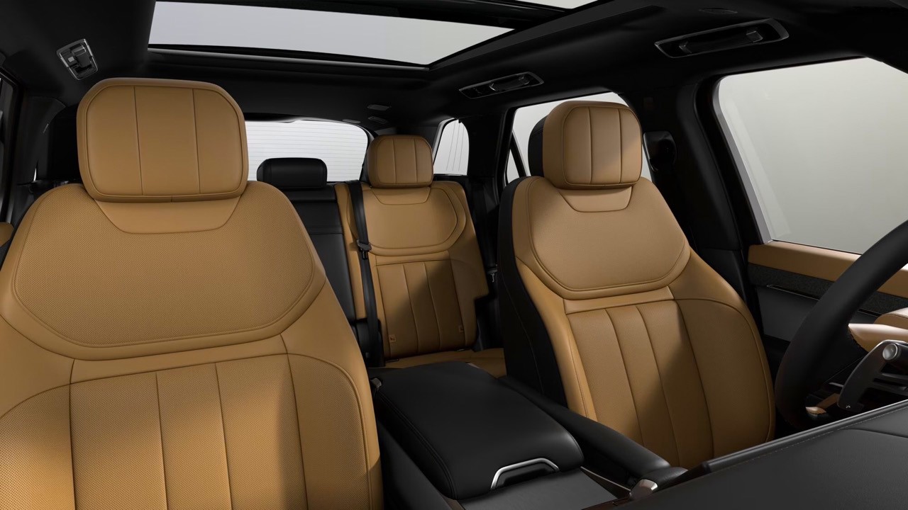 Range Rover Sport là một trong số ít những mẫu Plug-in Hybrid hỗ trợ sạc nhanh DC.