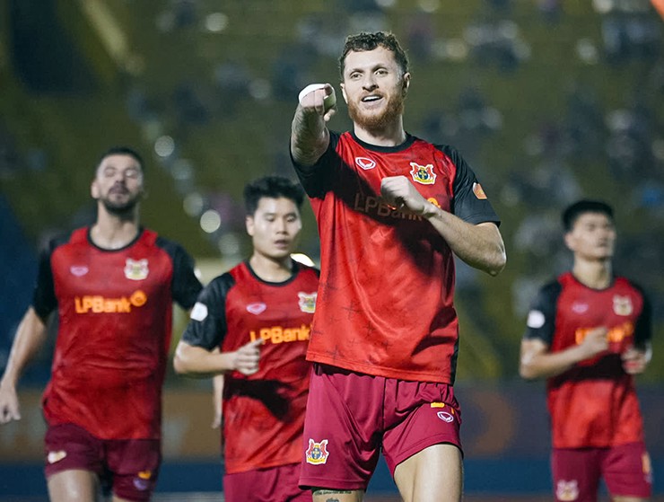 Nguyễn Tài Lộc mang đến phương án mới trên hàng công ĐT Việt Nam cho HLV Kim Sang Sik.