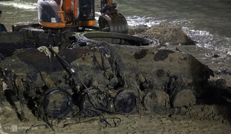 Những hiện vật, vũ khí trong xe tăng trục vớt ở biển Quy Nhơn - 1