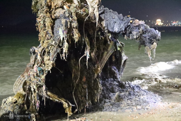 Những hiện vật, vũ khí trong xe tăng trục vớt ở biển Quy Nhơn - 7