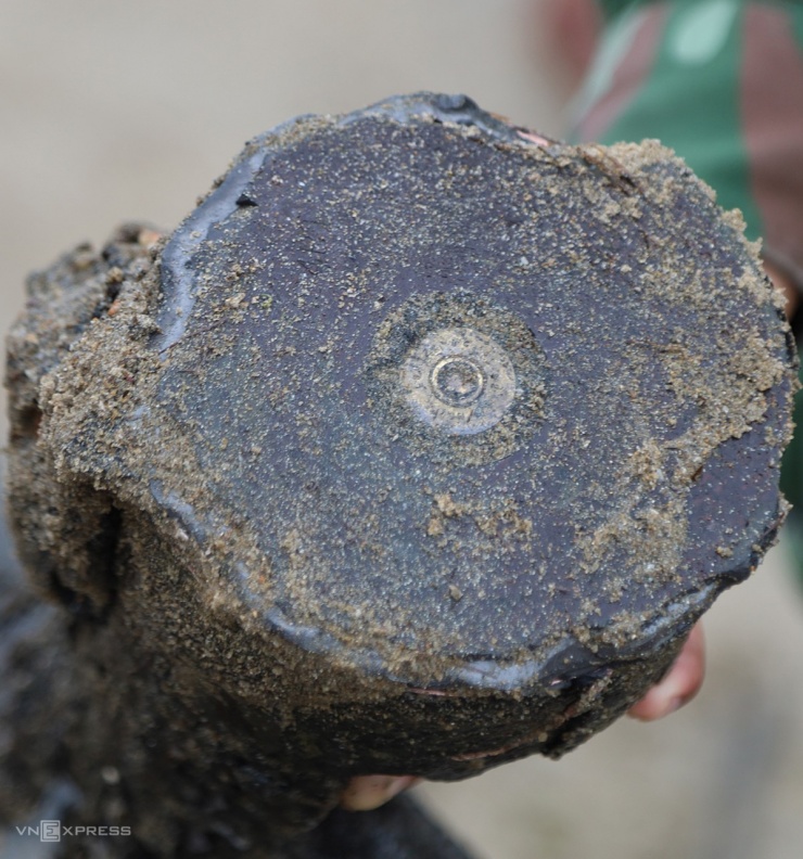 Những hiện vật, vũ khí trong xe tăng trục vớt ở biển Quy Nhơn - 6