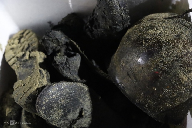 Những hiện vật, vũ khí trong xe tăng trục vớt ở biển Quy Nhơn - 11