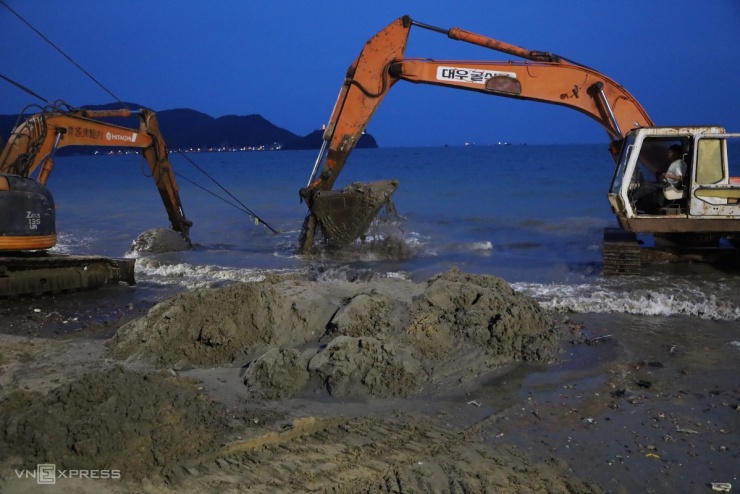 Những hiện vật, vũ khí trong xe tăng trục vớt ở biển Quy Nhơn - 12