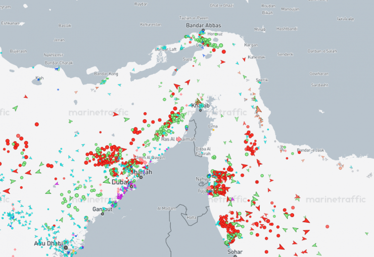 Giao thông hàng hải ùn tắc ở cả hai phía eo biển Hormuz, ngày 29 tháng 4 năm 2026. Ảnh MarineTraffic