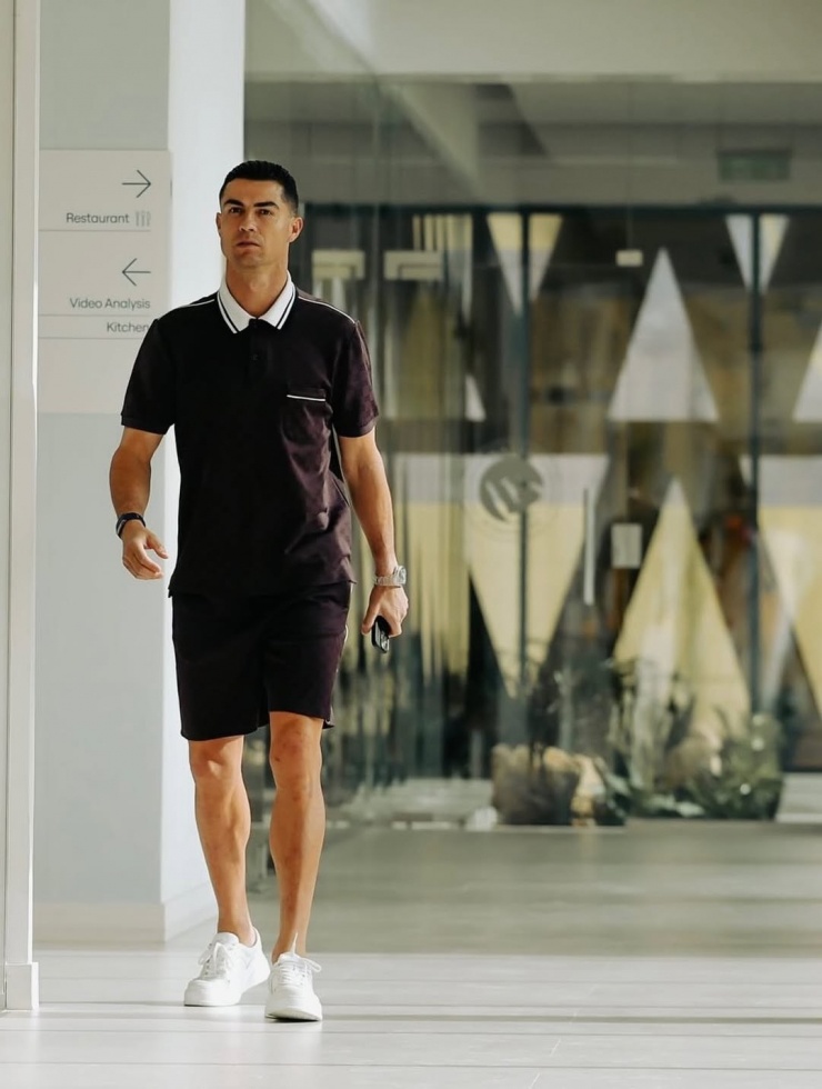 Phong cách đi tập của siêu sao Ronaldo - 3