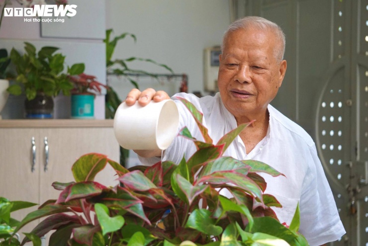 Tuổi già của Thiếu tướng Nguyễn Ngọc Doanh là quây quần bên con cháu và dồn tâm sức đi tìm đồng đội.