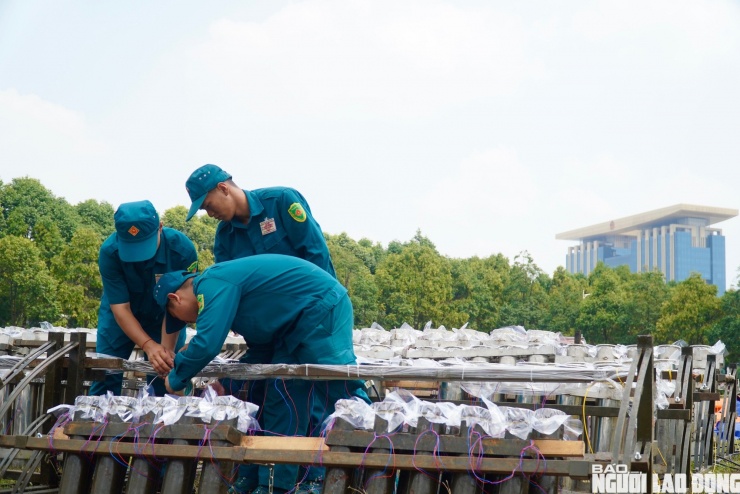Cận cảnh trận địa pháo hoa tại phường Bình Dương trước giờ khai hỏa - 2