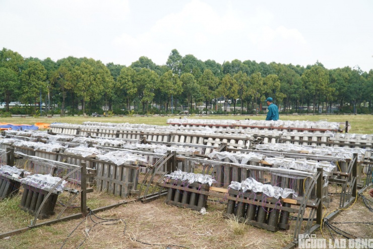 Cận cảnh trận địa pháo hoa tại phường Bình Dương trước giờ khai hỏa - 1