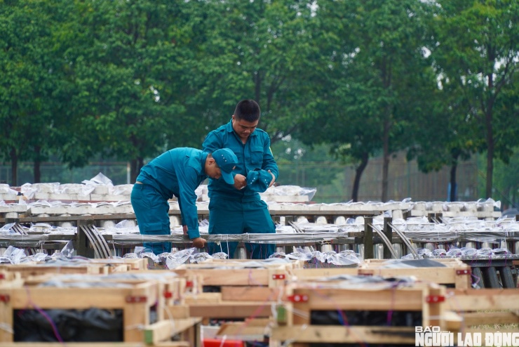 Cận cảnh trận địa pháo hoa tại phường Bình Dương trước giờ khai hỏa - 4