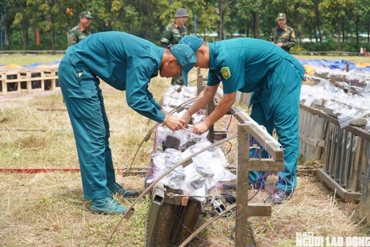 Cận cảnh trận địa pháo hoa tại phường Bình Dương trước giờ khai hỏa - 5