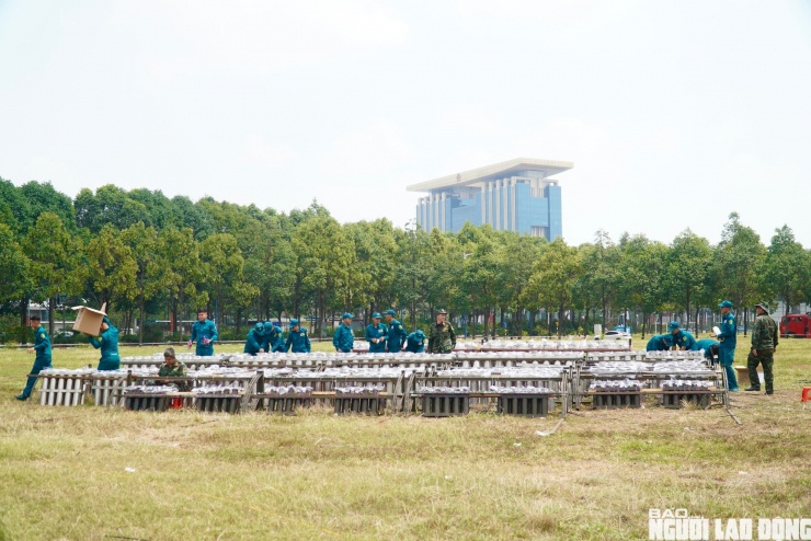 Cận cảnh trận địa pháo hoa tại phường Bình Dương trước giờ khai hỏa - 8