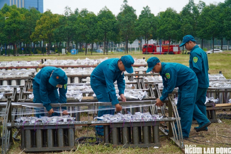 Cận cảnh trận địa pháo hoa tại phường Bình Dương trước giờ khai hỏa - 12