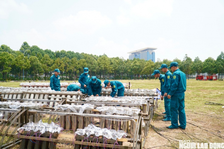 Cận cảnh trận địa pháo hoa tại phường Bình Dương trước giờ khai hỏa - 13