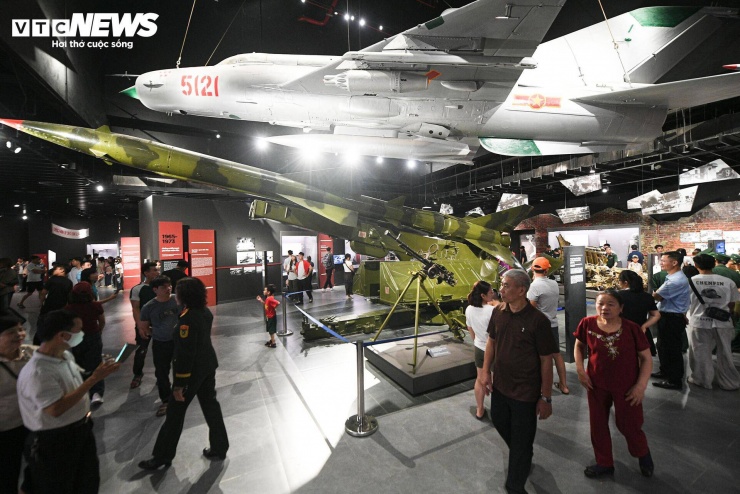 Theo thông tin từ Bảo tàng Lịch sử Quân sư Việt Nam, bảo tàng sẽ mở cửa phục vụ khách tham quan trong 4 ngày nghỉ lễ và miễn phí trong hai ngày đầu, góp phần thu hút đông đảo người dân.