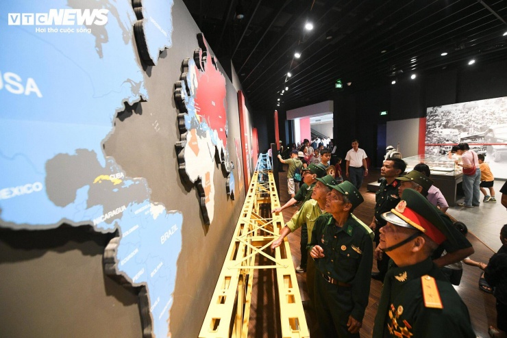 Nằm sát khu vực Đại lộ Thăng Long, thuộc địa bàn phường Xuân Phương, TP.Hà Nội, Bảo tàng Lịch sử Quân sự Việt Nam là dự án cấp đặc biệt, do Tổng cục Chính trị Quân đội nhân dân Việt Nam làm chủ đầu tư với số tiền 2.500 tỷ đồng.