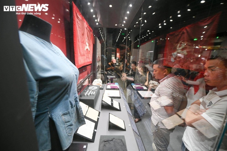 Các tư liệu, hình ảnh và mô hình được bố trí trực quan, giúp người xem dễ theo dõi, nhất là với người trẻ.