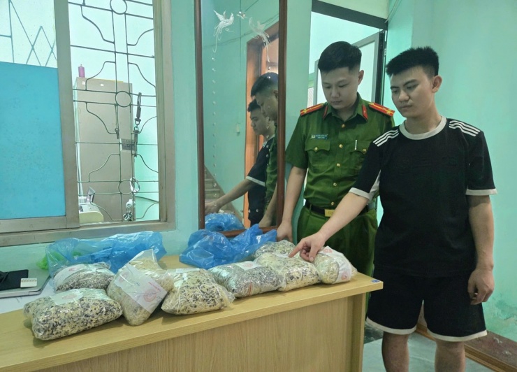 Đối tượng Nguyễn Văn Tứ tại cơ quan công an. (Ảnh Công an tỉnh Quảng Ninh)