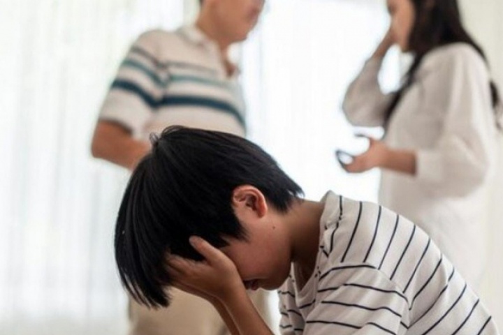 Ly hôn thì nhanh, nuôi con thì né: Cặp vợ chồng khiến tòa án phẫn nộ