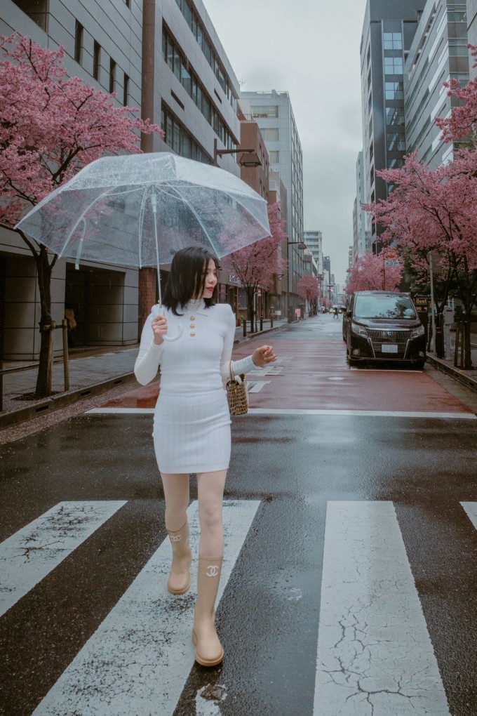 Ảnh sao 30/4: Chi Pu khoe vẻ gợi cảm khi đi nghỉ lễ - 8