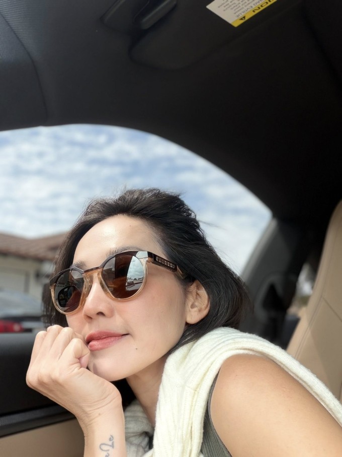 Ảnh sao 30/4: Chi Pu khoe vẻ gợi cảm khi đi nghỉ lễ - 2