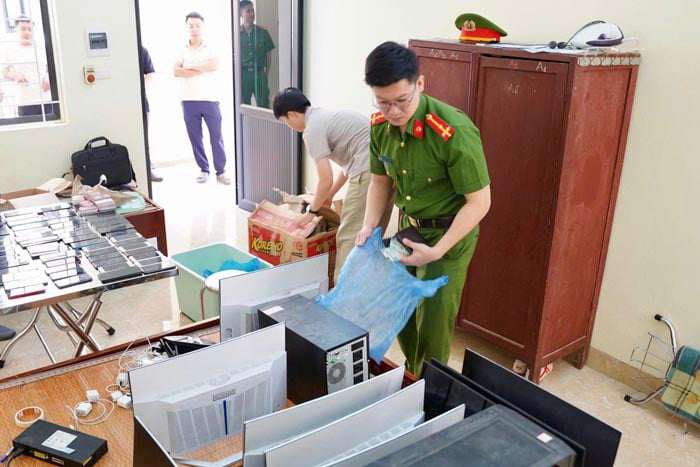Trong 18 ngày, nhóm đối tượng đã lừa hơn 800 nạn nhân, chiếm đoạt trên 15 tỷ đồng. Ảnh: Công an Điện Biên.