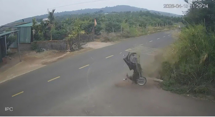 Hiện trường vụ tai nạn khiến nam sinh lớp 12 tử vong