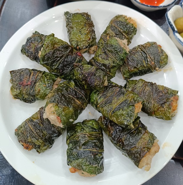 Chả lá xương sông ăn thơm ngon, tốt cho người bị xương khớp.