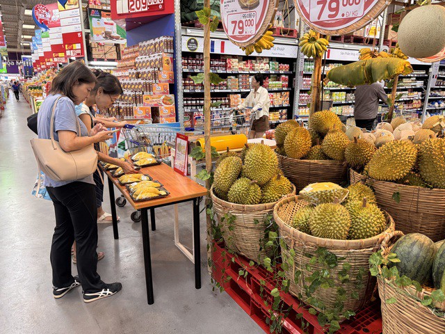 Sầu riêng bán ở siêu thị đảm bảo chất lượng, giá rẻ hơn sầu riêng bán ở lề đường