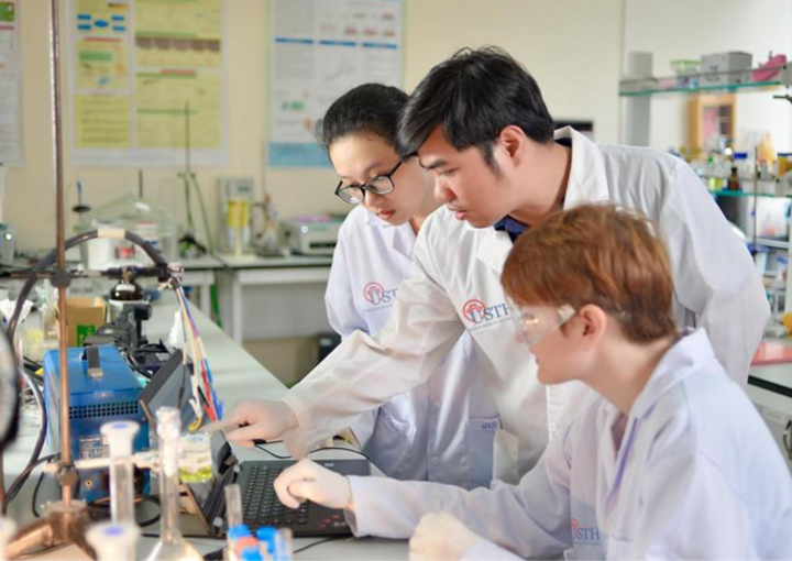 Bộ GD&amp;ĐT dự kiến cấp học bổng 37-55 triệu đồng/năm cho sinh viên 15 ngành. (Ảnh minh họa: Moet)