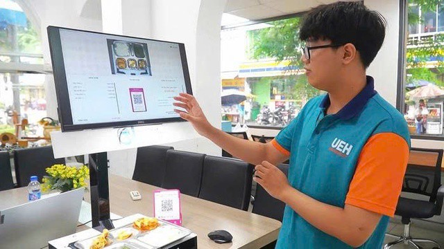 Nhóm sinh viên ĐH Kinh tế TP HCM nghiên cứu hệ thống thanh toán bằng AI "siêu tốc"