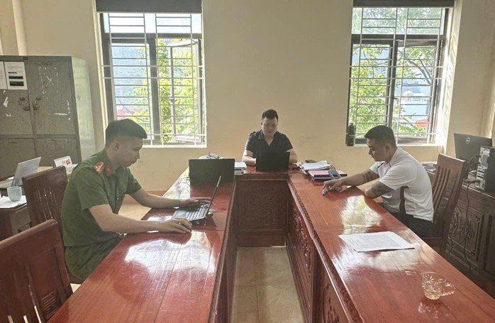Cơ quan công an làm việc với Vũ Quang Tiến. Ảnh: CACC